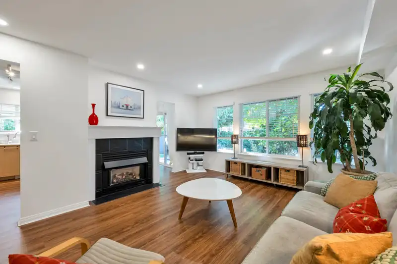 86 8888 151 STREET - photo 4 of 37