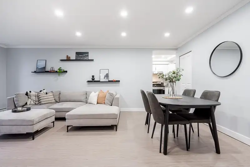 207 1177 HOWIE AVENUE - photo 4 of 31