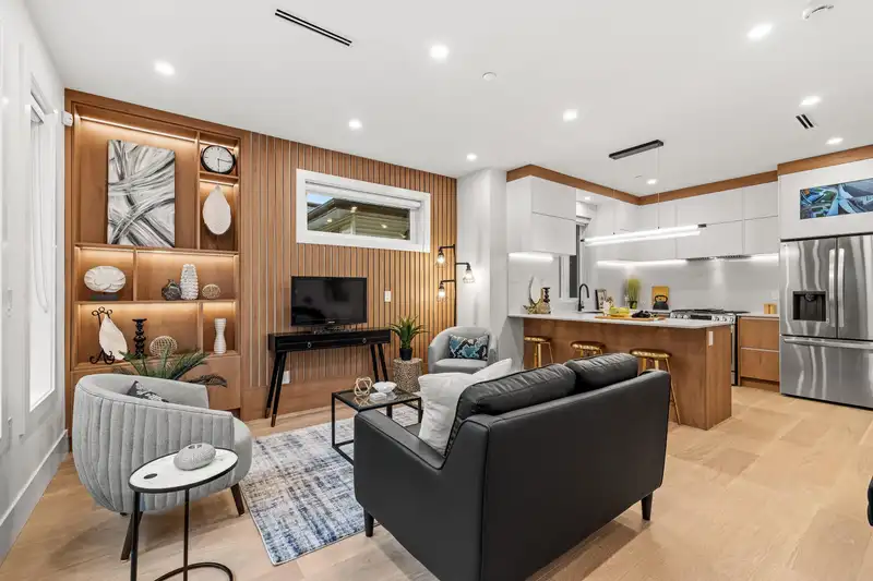 3221 GRANT STREET - photo 4 of 32