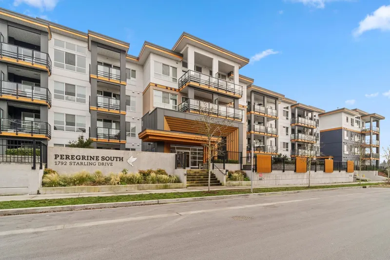 304 1792 STARLING DRIVE - photo 2 of 21