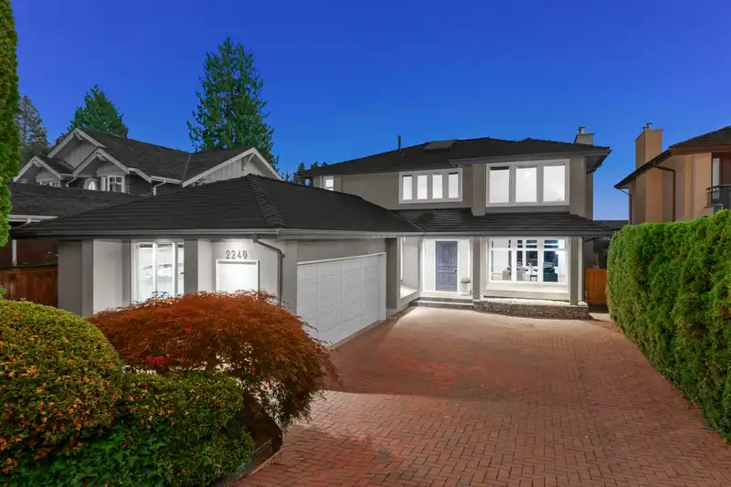 2240 KINGS AVENUE - photo 1 of 40