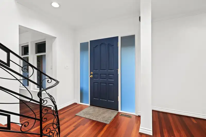 2240 KINGS AVENUE - photo 3 of 40