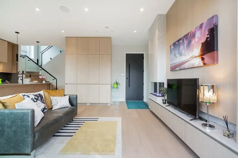 2 3674 OXFORD STREET - photo 2 of 22
