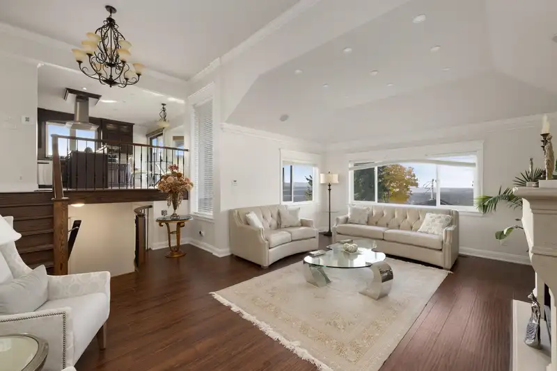 4050 ST. PAULS AVENUE - photo 4 of 39