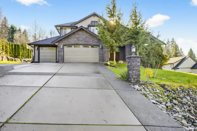 26500 124 AVENUE - photo 1 of 40