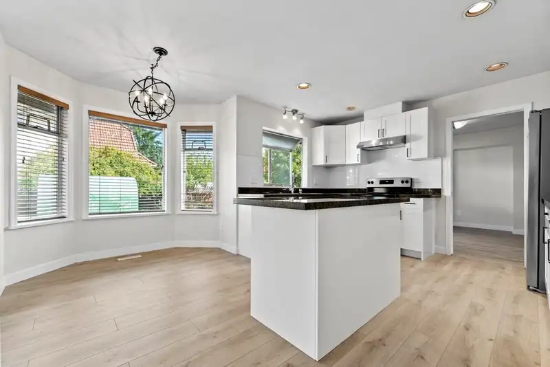 1830 WALNUT CRESCENT - photo 2 of 40