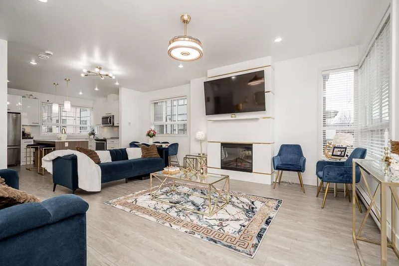 8 1938 NORTH PARALLEL ROAD - photo 1 of 25