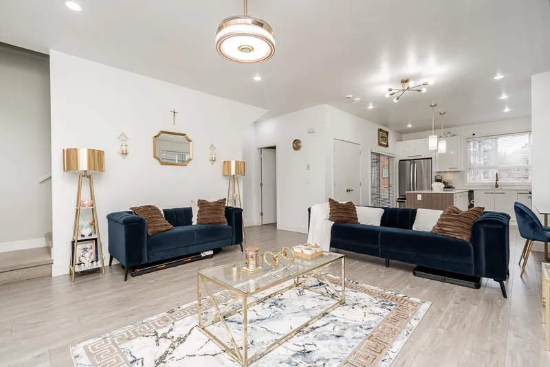 8 1938 NORTH PARALLEL ROAD - photo 2 of 25