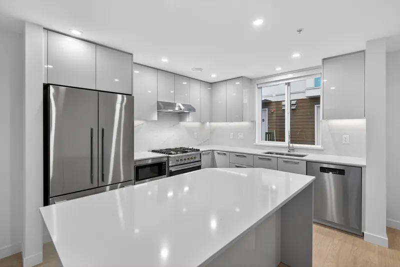 11 10333 RIVER DRIVE - photo 4 of 19