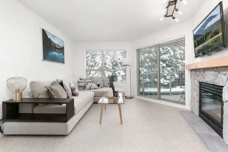 347 4800 SPEARHEAD DRIVE - photo 3 of 30