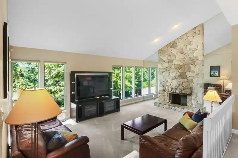 802 WASHINGTON DRIVE - photo 2 of 33