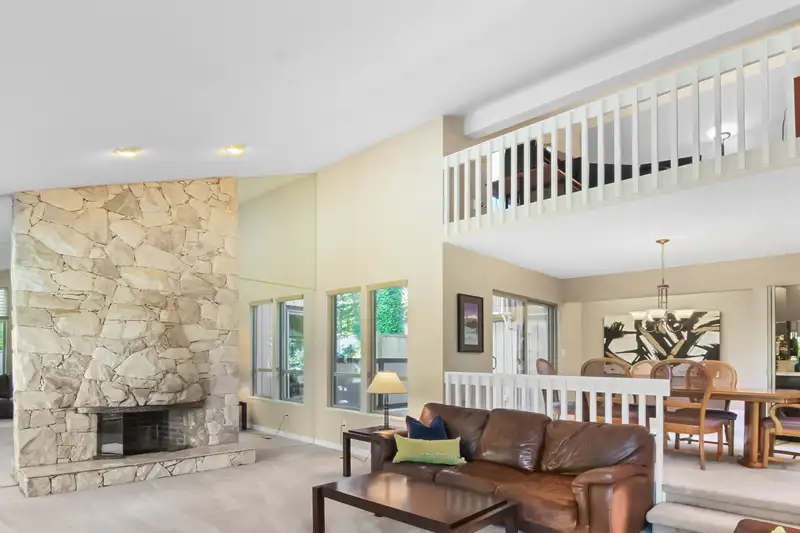 802 WASHINGTON DRIVE - photo 3 of 33
