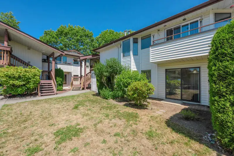 111 15153 98 AVENUE - photo 3 of 39