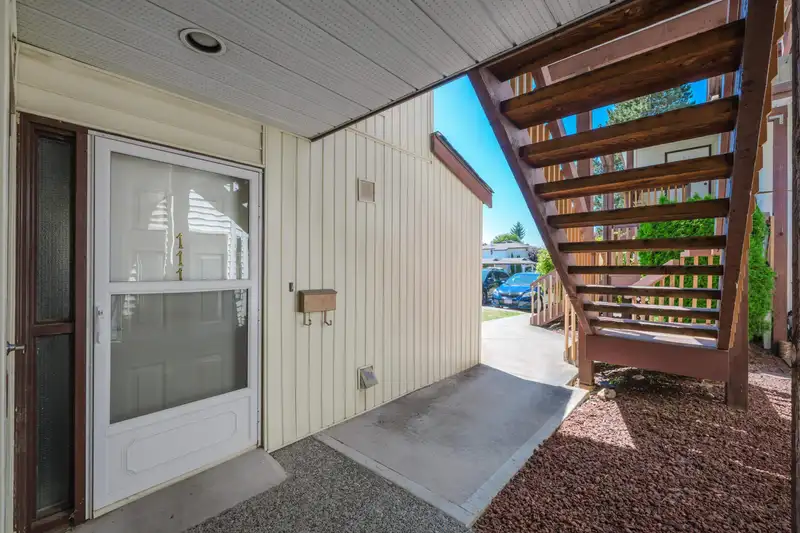 111 15153 98 AVENUE - photo 4 of 39