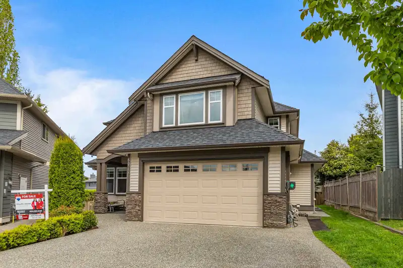 6077 181 STREET - photo 1 of 40