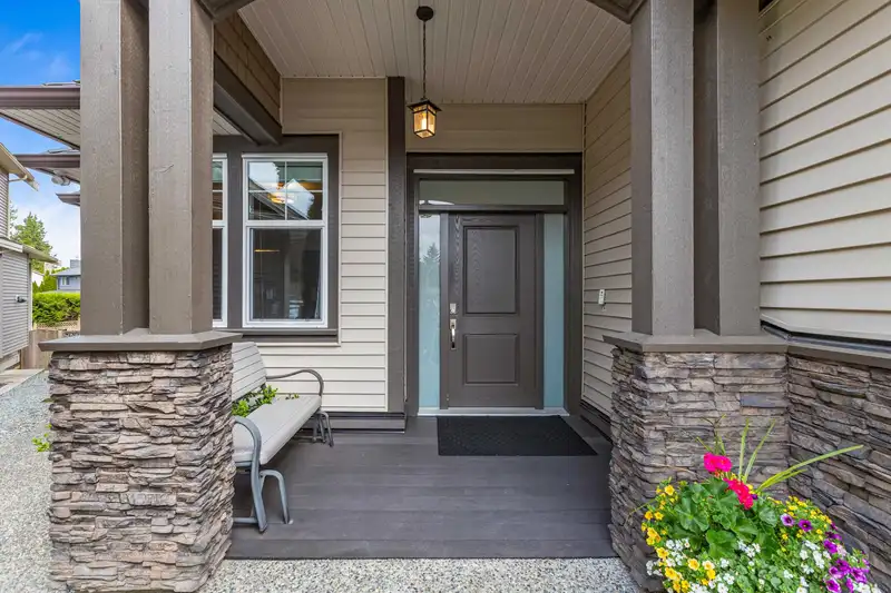 6077 181 STREET - photo 3 of 40