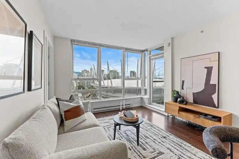 2607 928 BEATTY STREET - photo 1 of 32