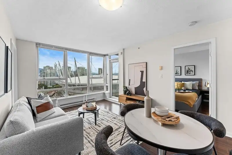 2607 928 BEATTY STREET - photo 2 of 32