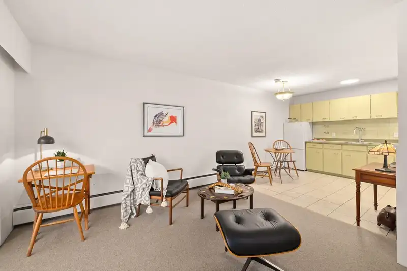 312 2033 W 7TH AVENUE - photo 2 of 26