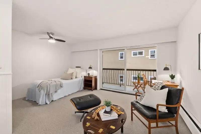 312 2033 W 7TH AVENUE - photo 4 of 26