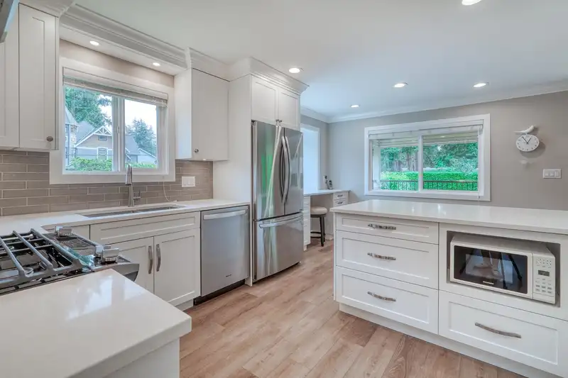 12590 27 AVENUE - photo 3 of 37