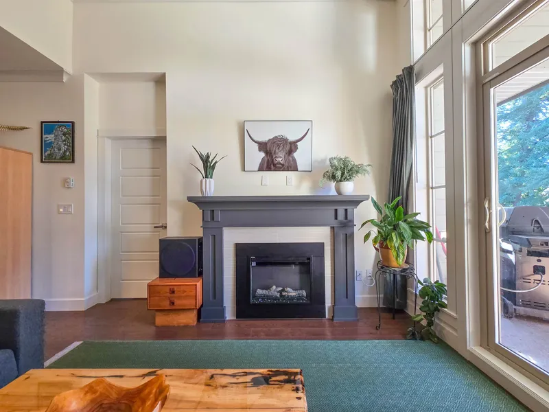 305 15145 36 AVENUE - photo 4 of 25