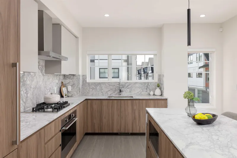 107 19451 SUTTON AVENUE - photo 3 of 25