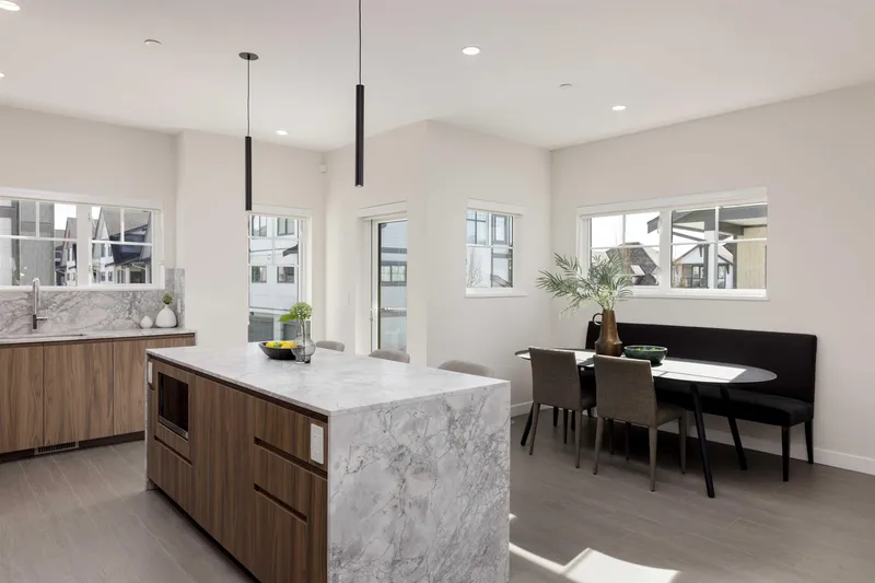 107 19451 SUTTON AVENUE - photo 4 of 25