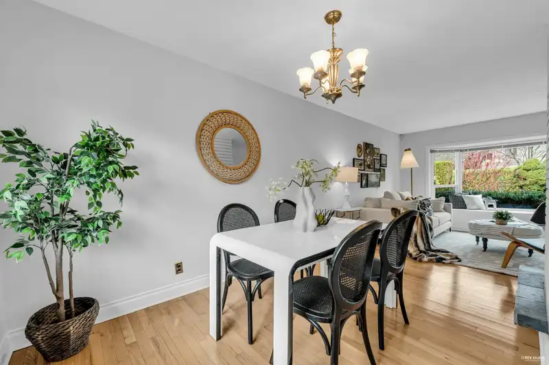 1033 KENNEDY AVENUE - photo 3 of 20