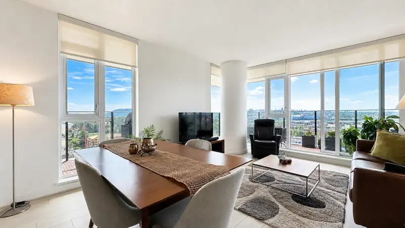 1803 1401 HUNTER STREET - photo 3 of 27