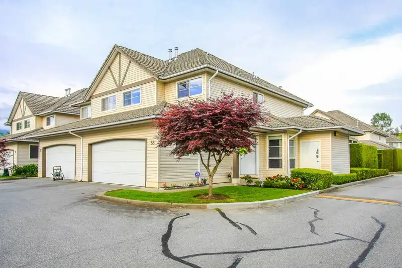 58 758 RIVERSIDE DRIVE - photo 1 of 40