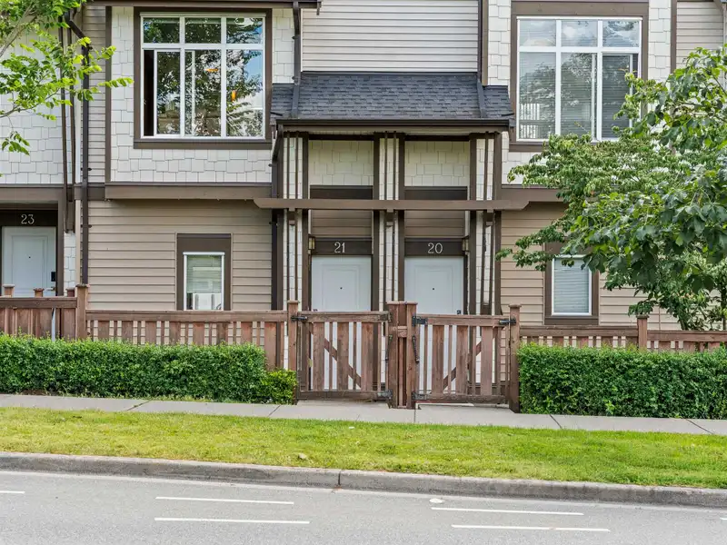 21 19433 68 AVENUE - photo 2 of 39