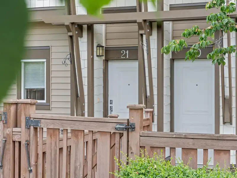 21 19433 68 AVENUE - photo 3 of 39