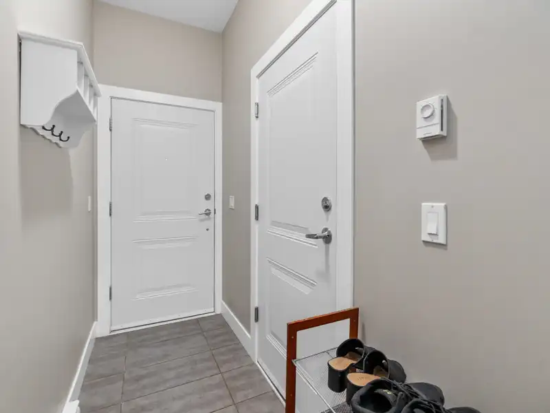 21 19433 68 AVENUE - photo 4 of 39