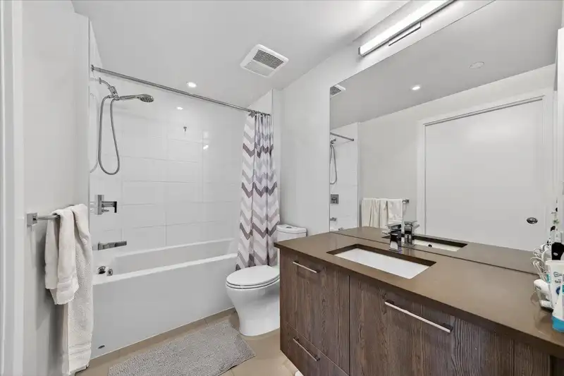 1403 3581 E KENT AVENUE NORTH AVENUE - photo 2 of 21