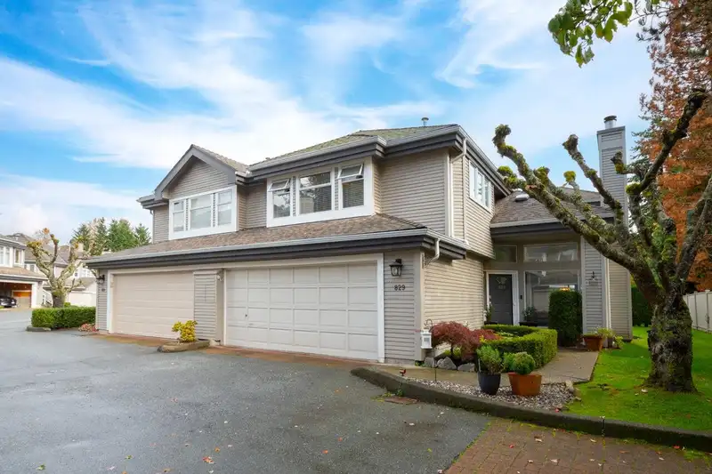 829 ROCHE POINT DRIVE - photo 1 of 34