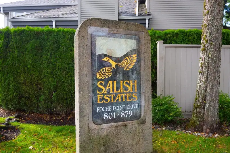 829 ROCHE POINT DRIVE - photo 2 of 34