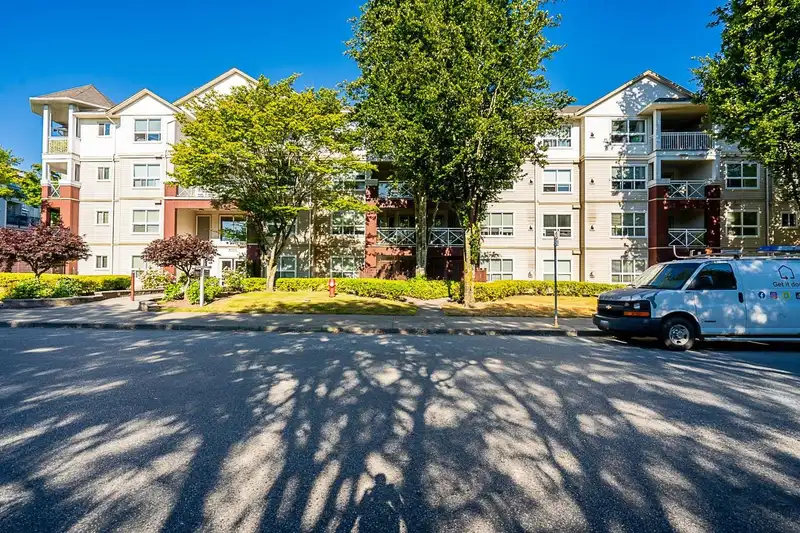 402 8068 120A STREET - photo 2 of 33