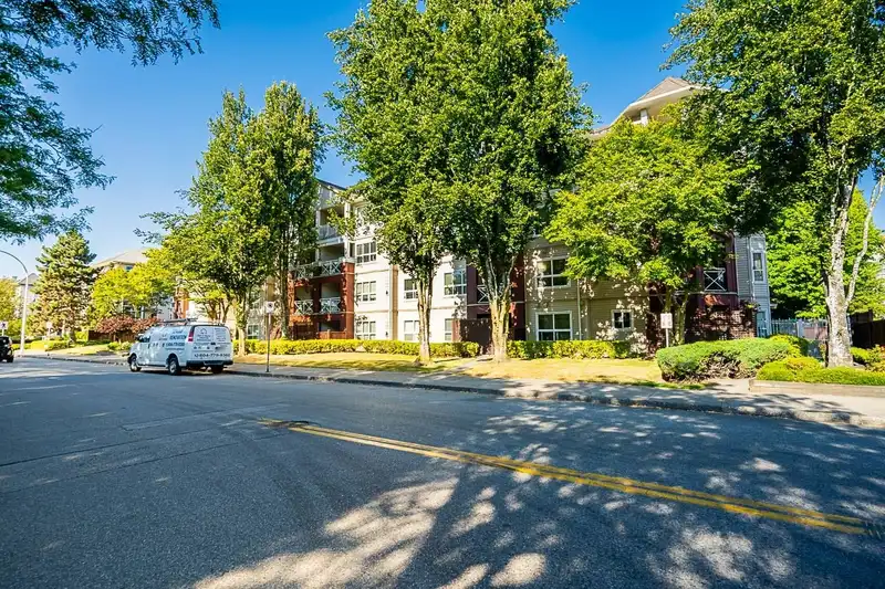 402 8068 120A STREET - photo 3 of 33