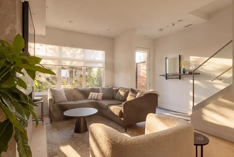 20 1960 GLENAIRE DRIVE - photo 2 of 33