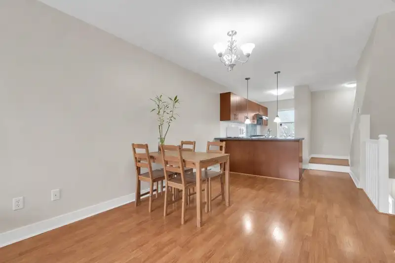 23 15353 100 AVE AVENUE - photo 4 of 34