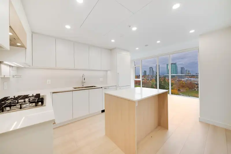 808 13573 98A AVENUE - photo 1 of 34