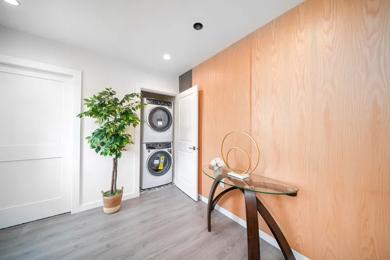 7620 GILLEY AVENUE - photo 2 of 25