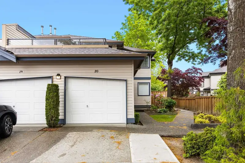 20 8338 158 STREET - photo 3 of 40