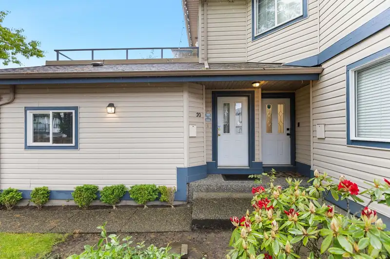 20 8338 158 STREET - photo 4 of 40