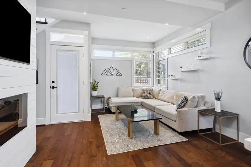 617 MAHON AVENUE - photo 4 of 37