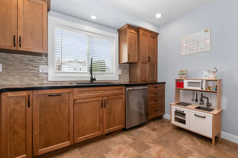 9728 HEATHER STREET - photo 2 of 25