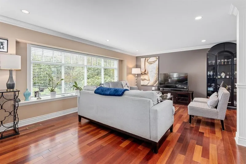 1122 ROCHESTER AVENUE - photo 4 of 25