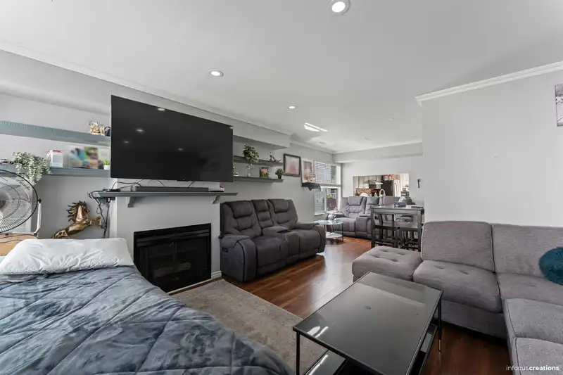 28 13713 72A AVENUE - photo 4 of 23