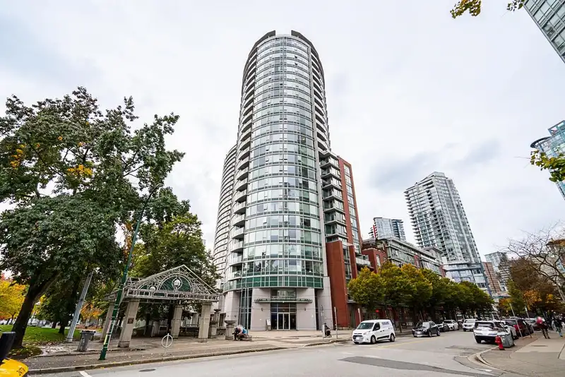 2608 58 KEEFER PLACE - photo 1 of 40